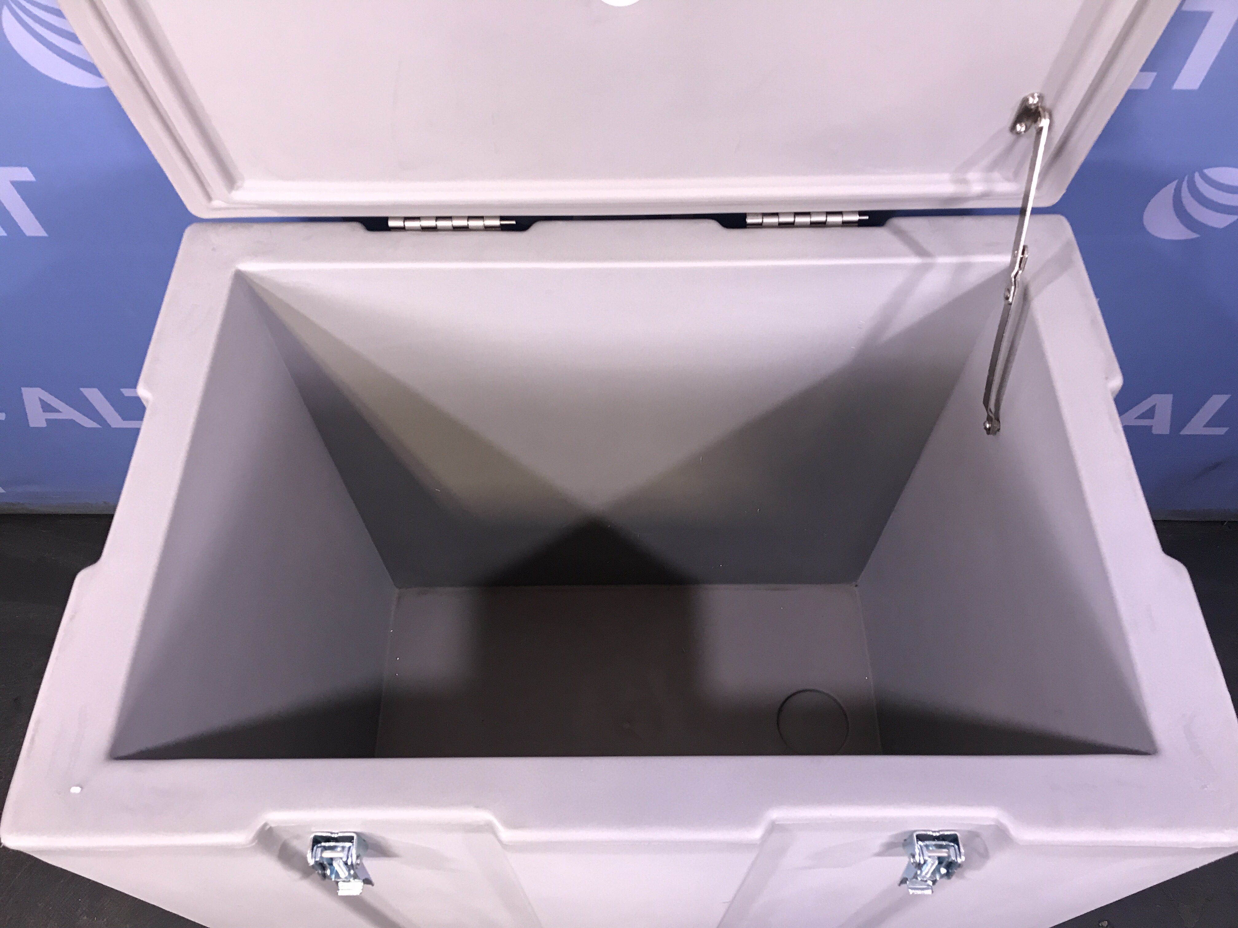 Refurbished ThermoSafe 301 Heavy Duty Dry Ice Storage Chest